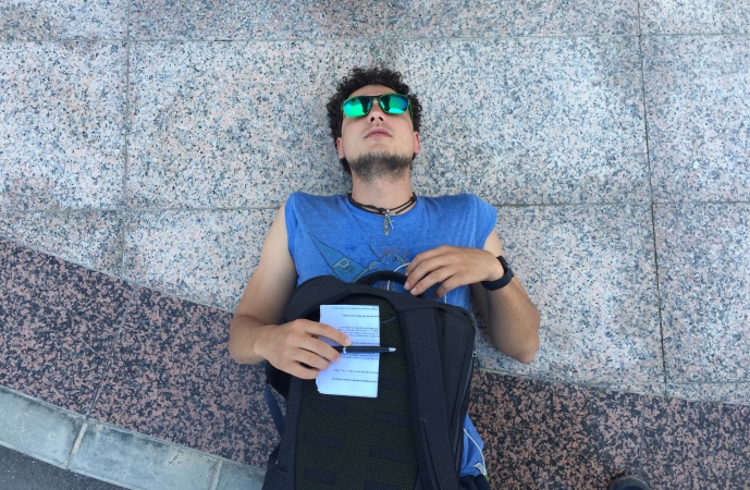 Съемки съемками, а сон по расписанию... Zzzz... Съемки съемками, а сон по расписанию... Zzzz...