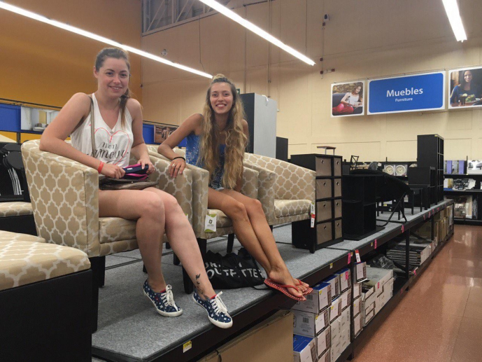 Супер акция в местном Walmart при покупке мебели Супер акция в местном Walmart при покупке мебели